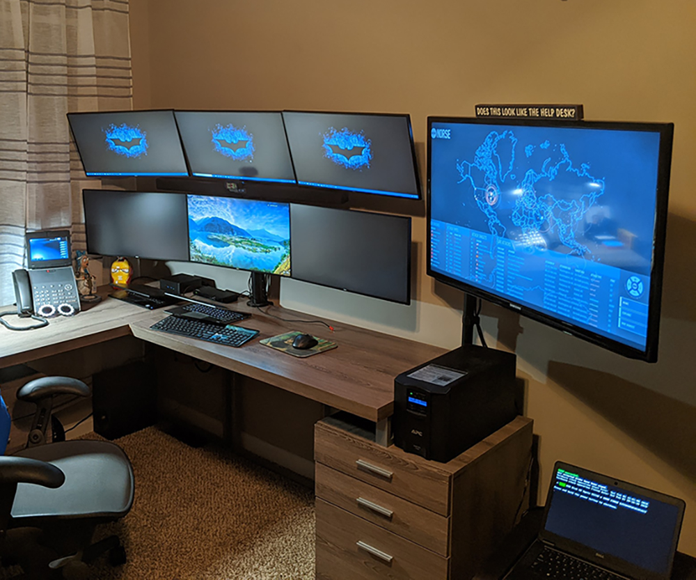 Multi monitor system that's got 7 screens