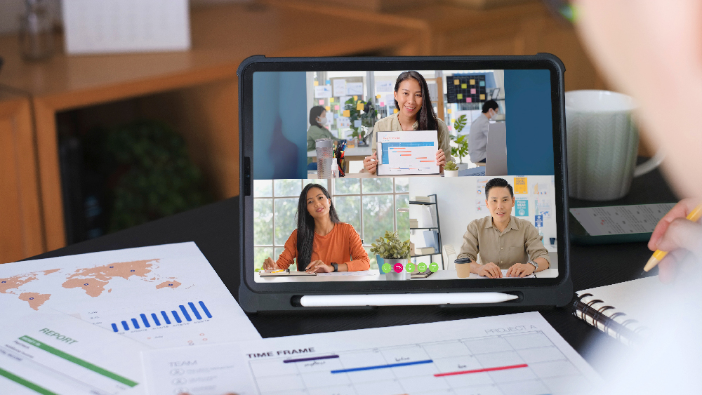 Video conference with remote workers using Online Collaboration Tools Examples
