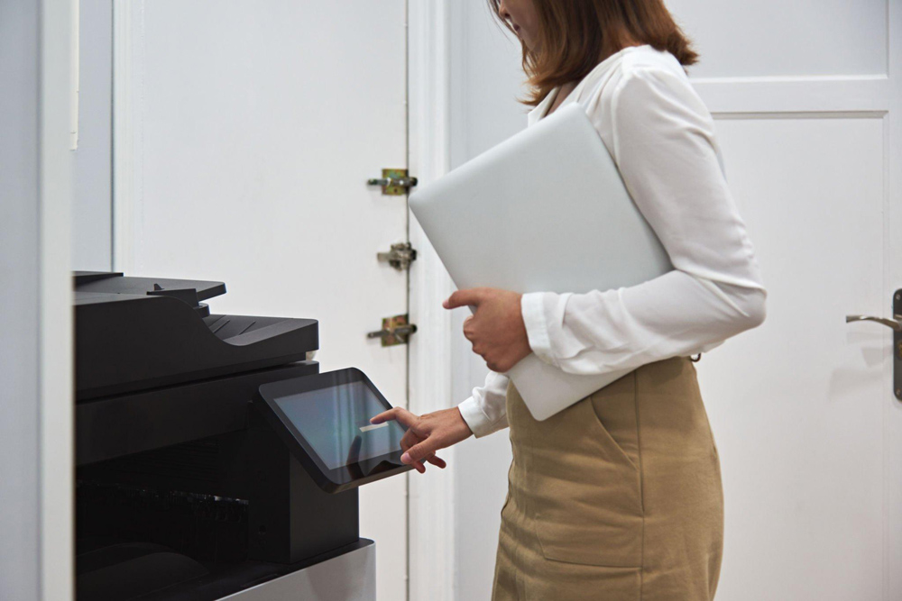 Woman changing the printer status from offline to online